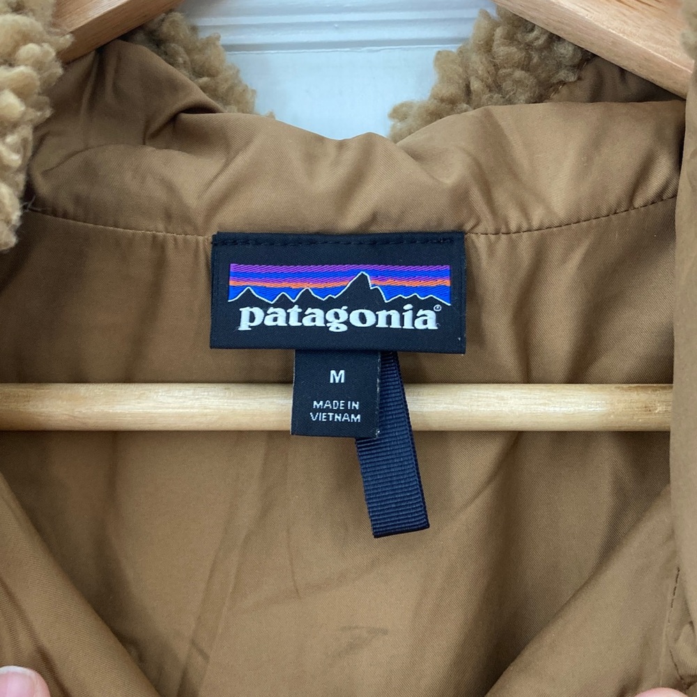 Woman’s Patagonia Teddy Bear Jacket - Picture 3 of 4
